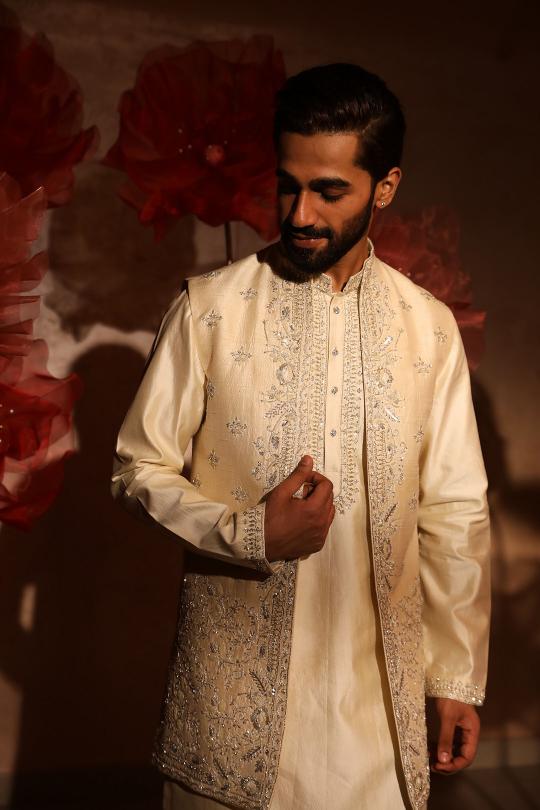 Ivory Embroidered Bandi Set